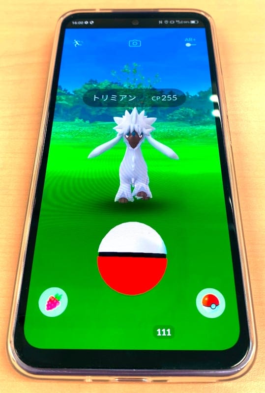 Libero 5G Ⅲ(リベロ5G3)でゲームをプレイし、バッテリーの減りを検証している写真