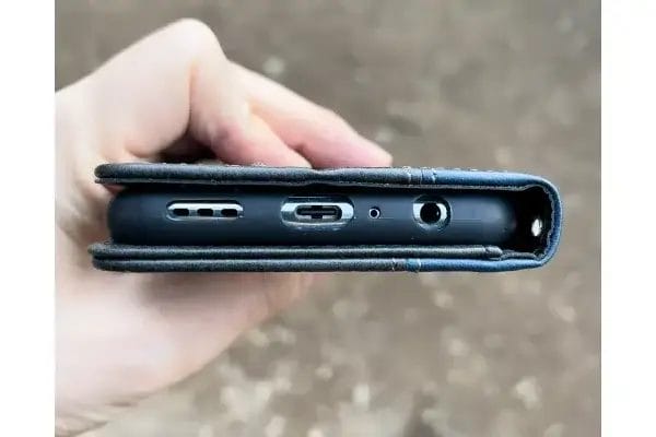 oppo-reno5aの筆者が選んだケースの底面