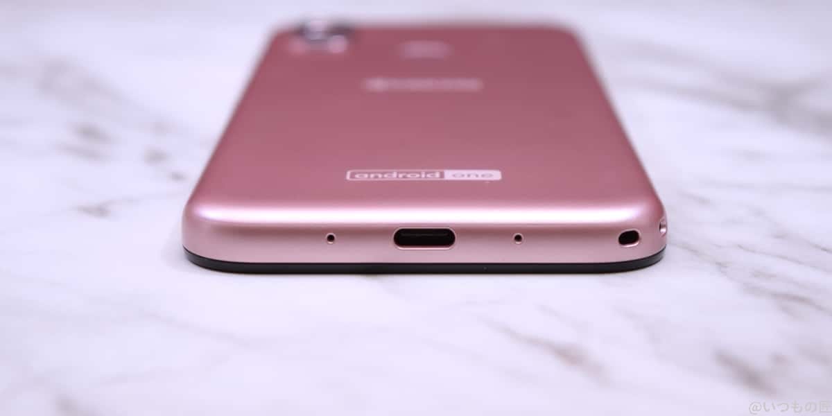 Android One S10の底面の写真