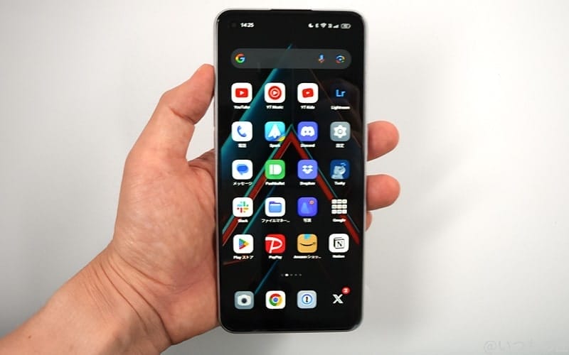 oppo reno9 a 手持ち3 | モバイル比較レビュー.jp OPPO Reno9 Aは手に丁度収まるサイズ