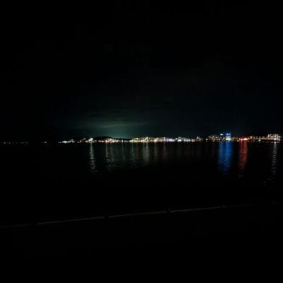 google pixel 9 pro xl の通常モードでズーム撮影した夜景写真 | モバイル比較レビュー.jp Google Pixel 9 Pro XL カメラ Google Pixel 9 Pro XL の通常モードでズーム撮影した夜景写真
