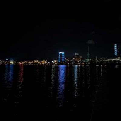 google pixel 9 pro xl の通常モードでズーム撮影した夜景写真 | モバイル比較レビュー.jp Google Pixel 9 Pro XL カメラ Google Pixel 9 Pro XL の通常モードでズーム撮影した夜景写真