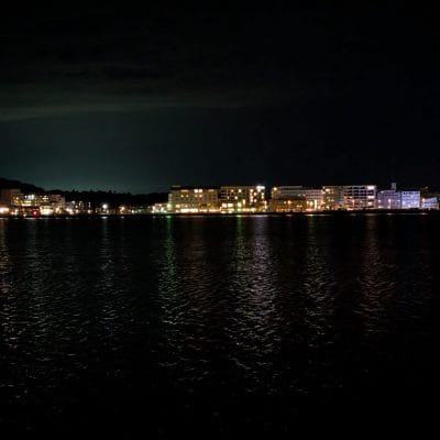 google pixel 9 pro xl の通常モードでズーム撮影した夜景写真 | モバイル比較レビュー.jp Google Pixel 9 Pro XL カメラ Google Pixel 9 Pro XL の通常モードでズーム撮影した夜景写真