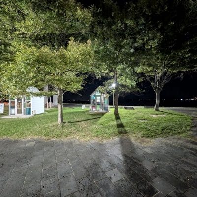 google pixel 9 pro の通常モードでズーム撮影した夜景写真 | モバイル比較レビュー.jp Google Pixel 9 Pro カメラ Google Pixel 9 Pro の通常モードでズーム撮影した夜景写真