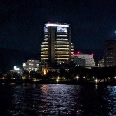 google pixel 9 pro の通常モードでズーム撮影した夜景写真 | モバイル比較レビュー.jp Google Pixel 9 Pro カメラ Google Pixel 9 Pro の通常モードでズーム撮影した夜景写真