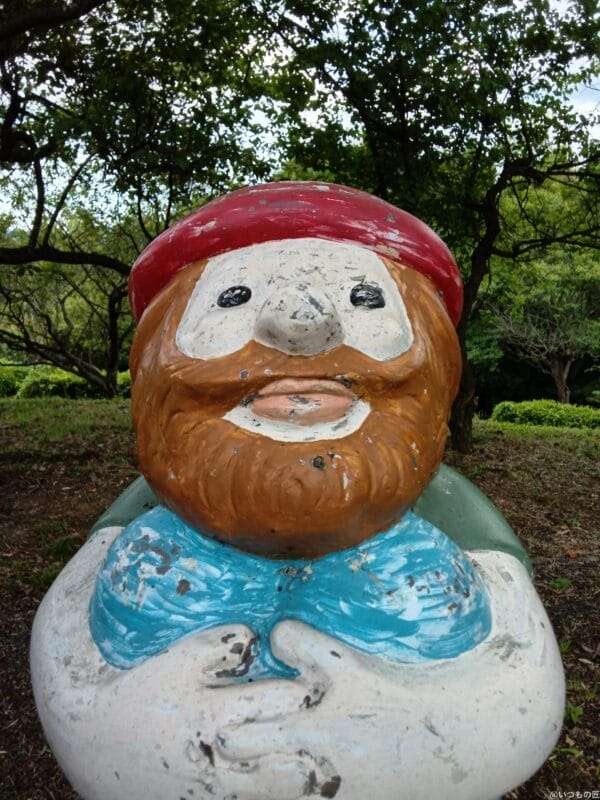 aquos wish4 インカメラで撮影した人形の銅像の写真 | モバイル比較レビュー.jp AQUOS wish4 カメラ AQUOS wish4 インカメラで撮影した人形の銅像の写真