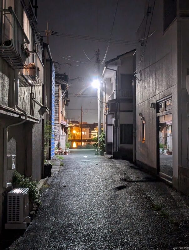 google pixel 9 で夜間撮影した写真 | モバイル比較レビュー.jp Google Pixel 9 カメラ Google Pixel 9 で夜間撮影した写真