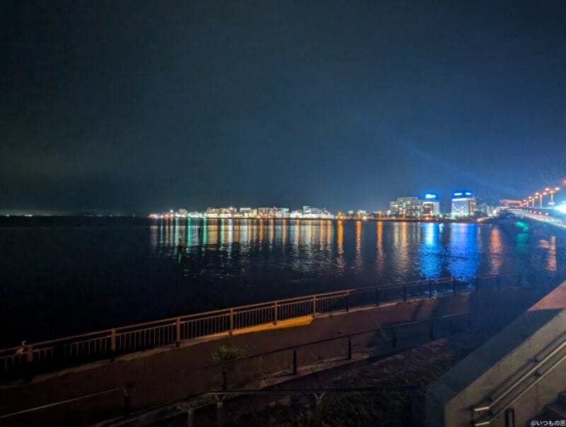 google pixel 9 でズーム撮影した夜間写真 | モバイル比較レビュー.jp Google Pixel 9 カメラ Google Pixel 9 でズーム撮影した夜間写真