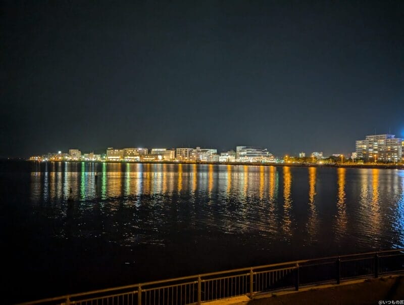 google pixel 9 でズーム撮影した夜間写真 | モバイル比較レビュー.jp Google Pixel 9 カメラ Google Pixel 9 でズーム撮影した夜間写真