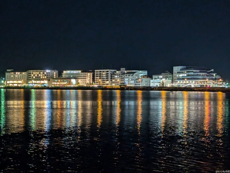 google pixel 9 でズーム撮影した夜間写真 | モバイル比較レビュー.jp Google Pixel 9 カメラ Google Pixel 9 でズーム撮影した夜間写真