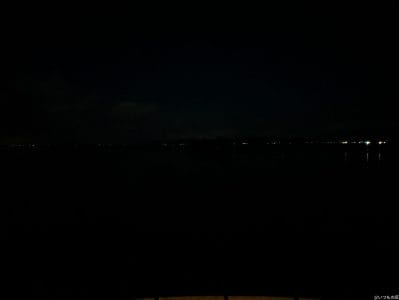 google pixel 8aの通常モードで夜間撮影した写真 | モバイル比較レビュー.jp Google Pixel 8a カメラ Google Pixel 8aの通常モードで夜間撮影した写真