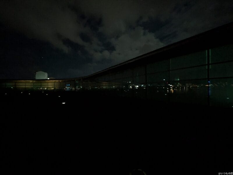 google pixel 8aの通常モードで夜間撮影した写真 | モバイル比較レビュー.jp Google Pixel 8a カメラ Google Pixel 8aの通常モードで夜間撮影した写真