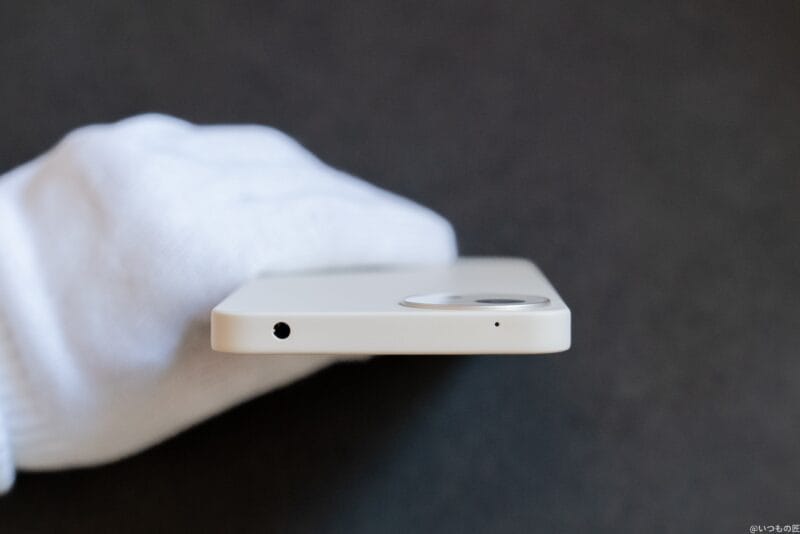 3 | モバイル比較レビュー.jp AQUOS wish4 レビュー
AQUOS wish4の天面