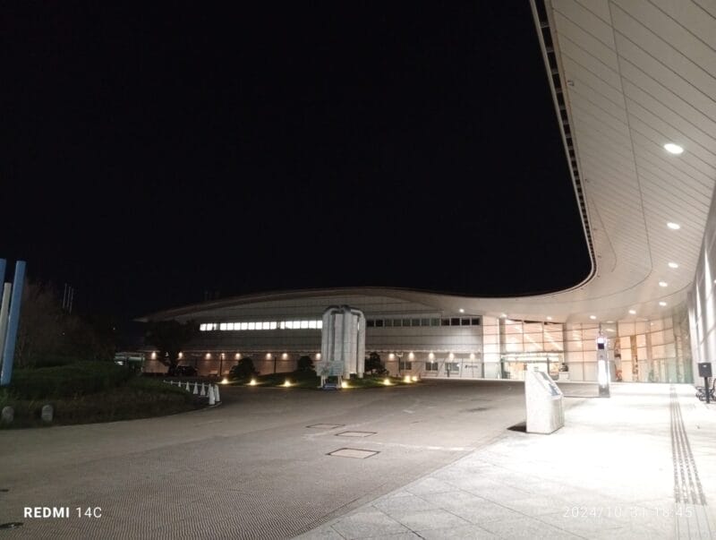 xiaomi redmi 14c で撮影した夜景写真 | モバイル比較レビュー.jp Xiaomi Redmi 14C カメラ Xiaomi Redmi 14C のナイトモードで撮影した夜景写真