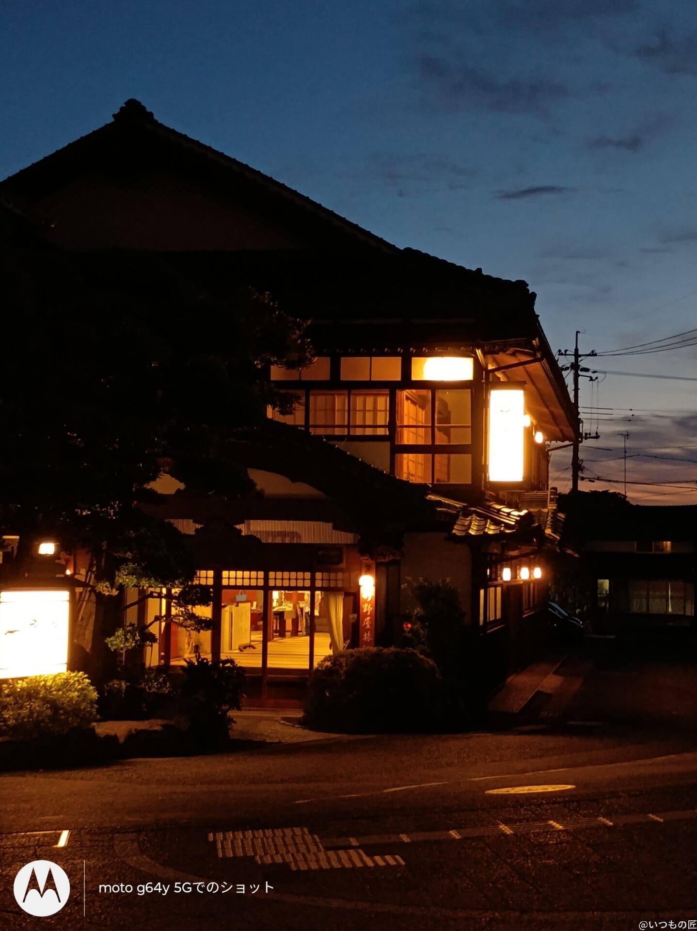 moto g64 5g カメラで暗所撮影した写真 | モバイル比較レビュー.jp moto g64 5G カメラ moto g64 5G カメラで暗所撮影した写真