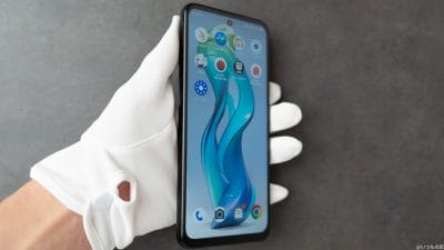 nubia s 5gを手に持った様子 | モバイル比較レビュー.jp nubia S 5G レビュー nubia S 5Gを手に持った様子