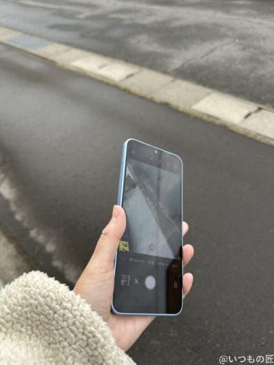 libero 5g Ⅳのディスプレイの見やすさを示す写真 | モバイル比較レビュー.jp nubia S 5G レビュー Libero 5G Ⅳのディスプレイの見やすさを示す写真