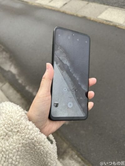 nubia s 5gの屋外での見やすさを示す写真 | モバイル比較レビュー.jp nubia S 5G レビュー nubia S 5Gの屋外での見やすさを示す写真