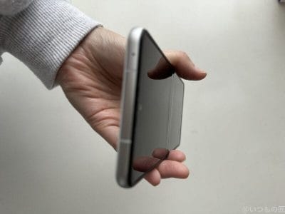 nubia flip 2のディスプレイの折り目 | モバイル比較レビュー.jp nubia Flip 2 レビュー nubia Flip 2のディスプレイの折り目