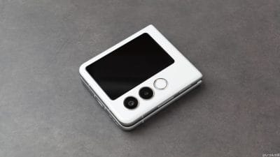 閉じた状態のnubia flip 2 | モバイル比較レビュー.jp nubia Flip 2 レビュー 閉じた状態のnubia Flip 2