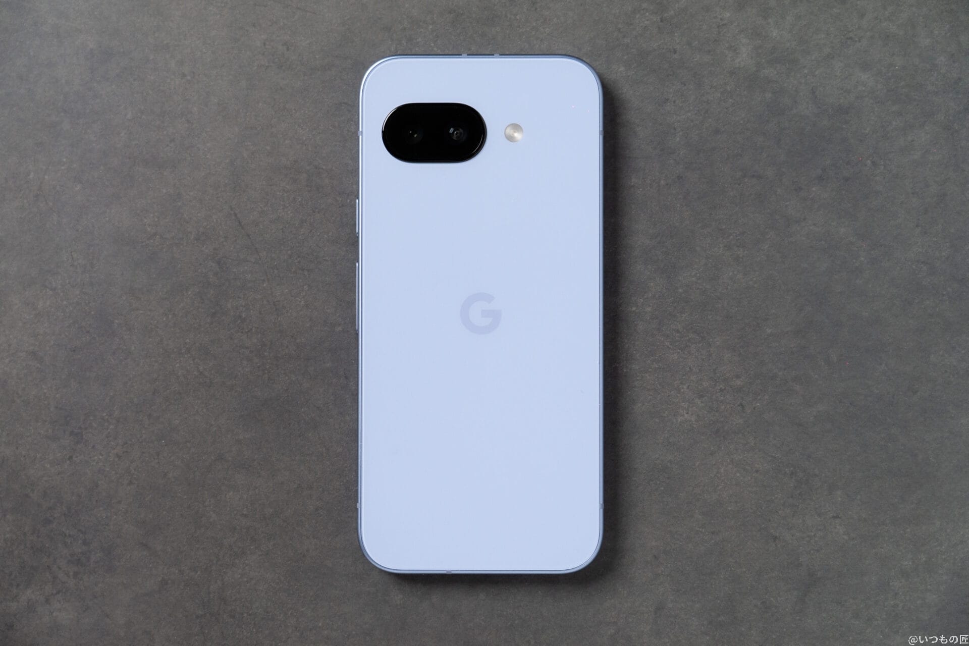 Google Pixel 9a カメラ
Google Pixel 9aの背面を映した写真