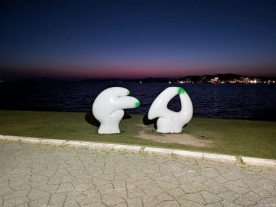 google pixel 9aでズーム撮影した夜景写真 | モバイル比較レビュー.jp Google Pixel 9a カメラ Google Pixel 9aでズーム撮影した夜景写真