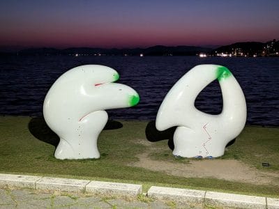 google pixel 9aでズーム撮影した夜景写真 | モバイル比較レビュー.jp Google Pixel 9a カメラ Google Pixel 9aでズーム撮影した夜景写真