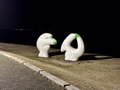 iphone16eでズーム撮影した夜間写真 | モバイル比較レビュー.jp Google Pixel 9a カメラ iPhone16eでズーム撮影した夜間写真