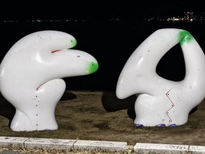 oppo find x8で白いオブジェを撮影した夜景写真 | モバイル比較レビュー.jp nubia Z70 Ultra カメラ OPPO Find X8で白いオブジェを撮影した夜景写真