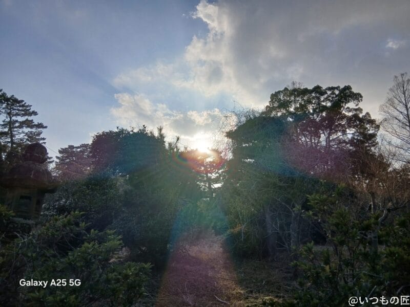 逆光下の風景写真 | モバイル比較レビュー.jp Galaxy A25 5G カメラ 逆光下の風景写真