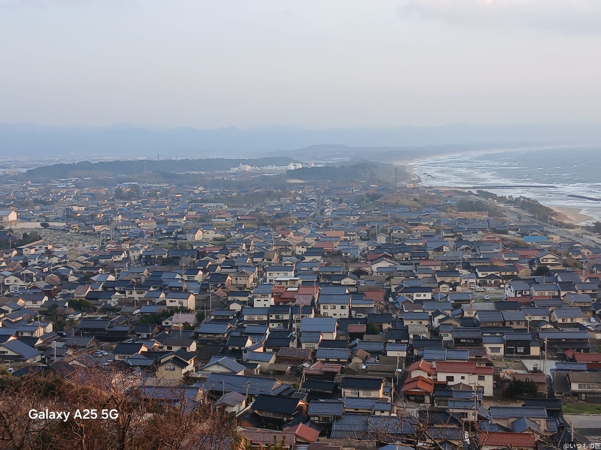 広範囲を撮影した風景写真 | モバイル比較レビュー.jp Galaxy A25 5G カメラ 広範囲を撮影した風景写真