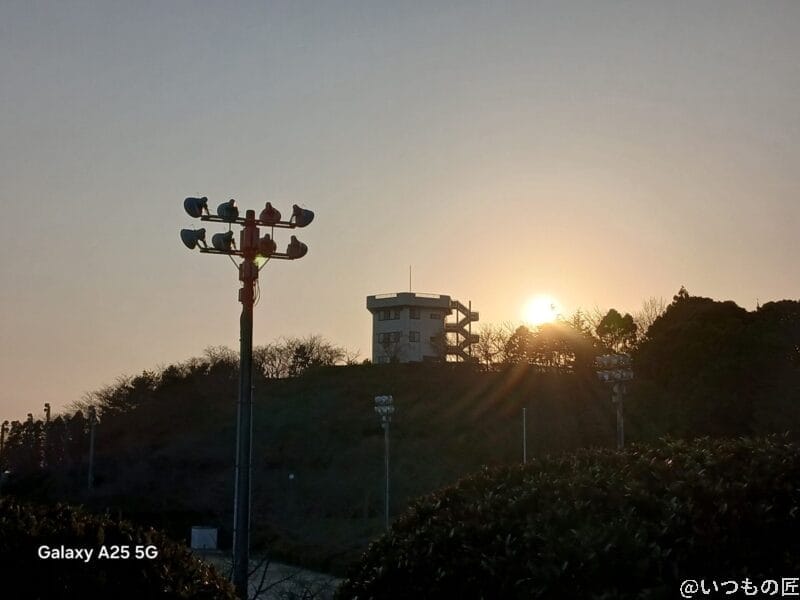 夕暮れ時の風景写真 | モバイル比較レビュー.jp Galaxy A25 5G カメラ 夕暮れ時の風景写真