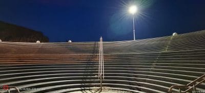 屋外の階段を暗所撮影した写真 | モバイル比較レビュー.jp nubia Z70 Ultra カメラ 屋外の階段を暗所撮影した写真