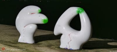 白いオブジェを撮影した夜景写真 | モバイル比較レビュー.jp nubia Z70 Ultra カメラ 白いオブジェを撮影した夜景写真