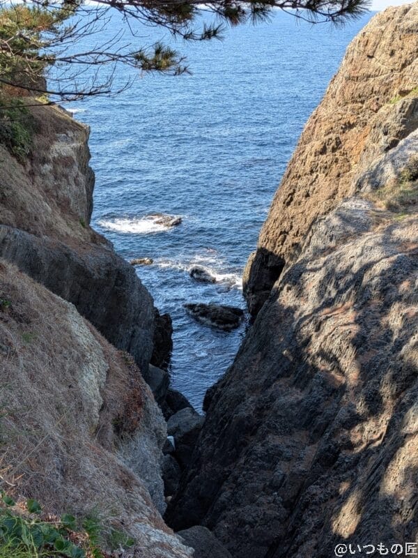 快晴の海を記録した一枚 | モバイル比較レビュー.jp OPPO Reno13 A カメラ 快晴の海を記録した一枚