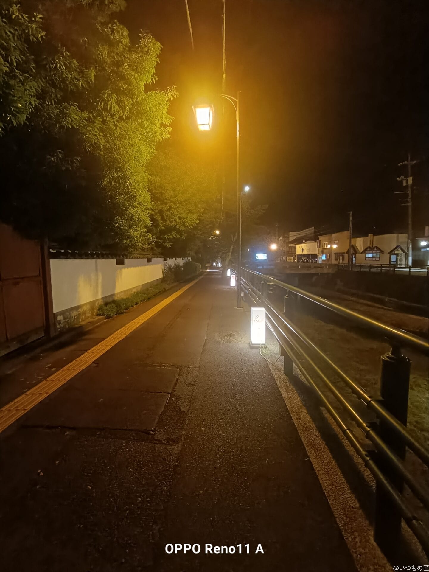 OPPO Reno13 A カメラ
夜の街を撮影した写真