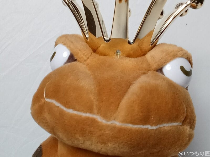 王冠を被ったぬいぐるみ | モバイル比較レビュー.jp AQUOS wish5 カメラ 王冠を被ったぬいぐるみ