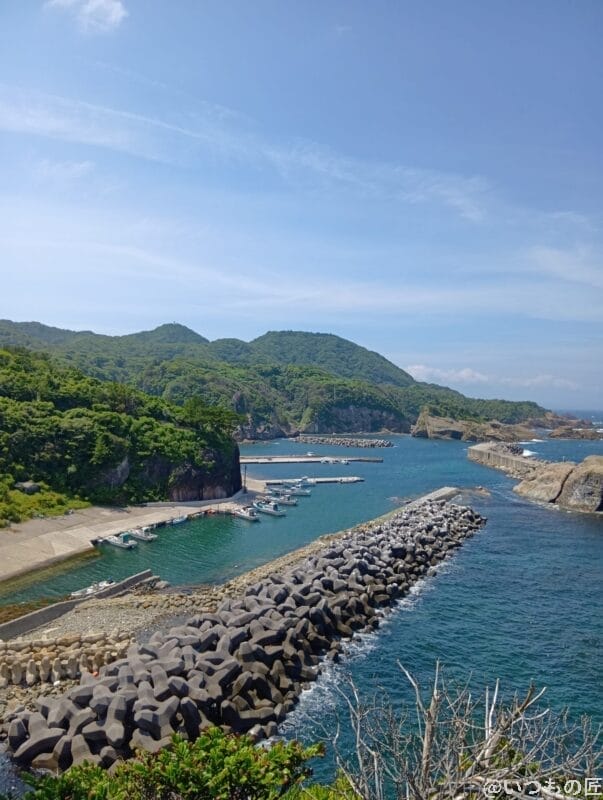 晴れた日の海沿い | モバイル比較レビュー.jp AQUOS wish5 カメラ 晴れた日の海沿い