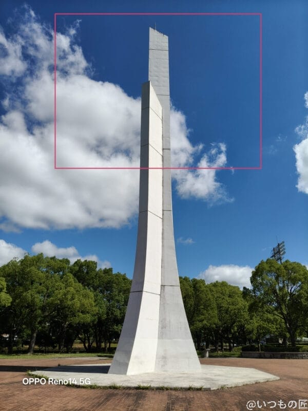 OPPO Reno14 5G カメラ
晴天下の白いオブジェ
