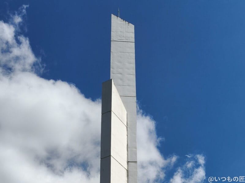 OPPO Reno14 5G カメラ
晴天下の白いオブジェ