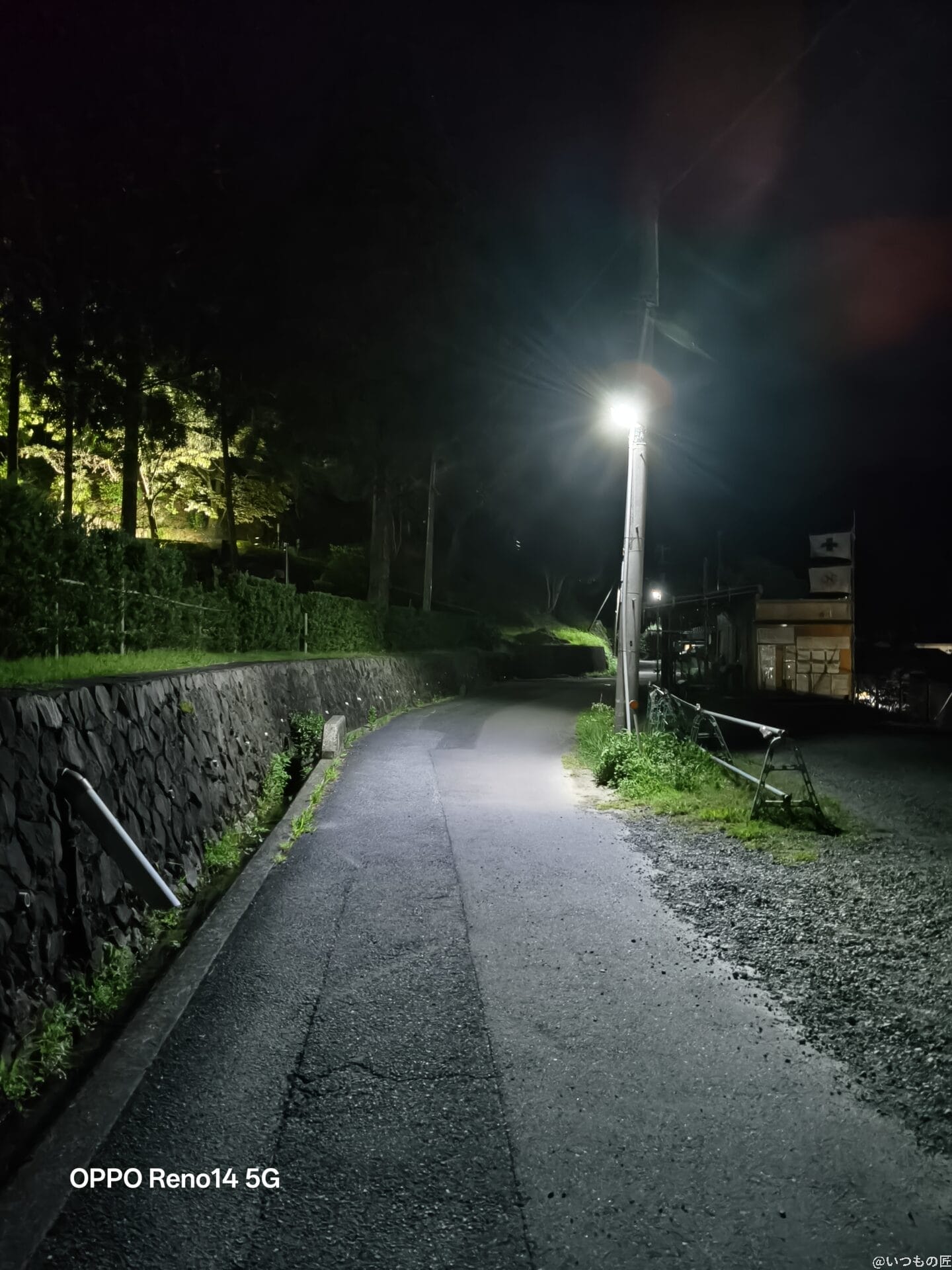 OPPO Reno14 5G カメラ 夜の遊歩道