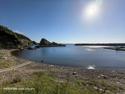 晴れた日の海の様子 | モバイル比較レビュー.jp motorola edge 60s pro カメラ 晴れた日の海の様子