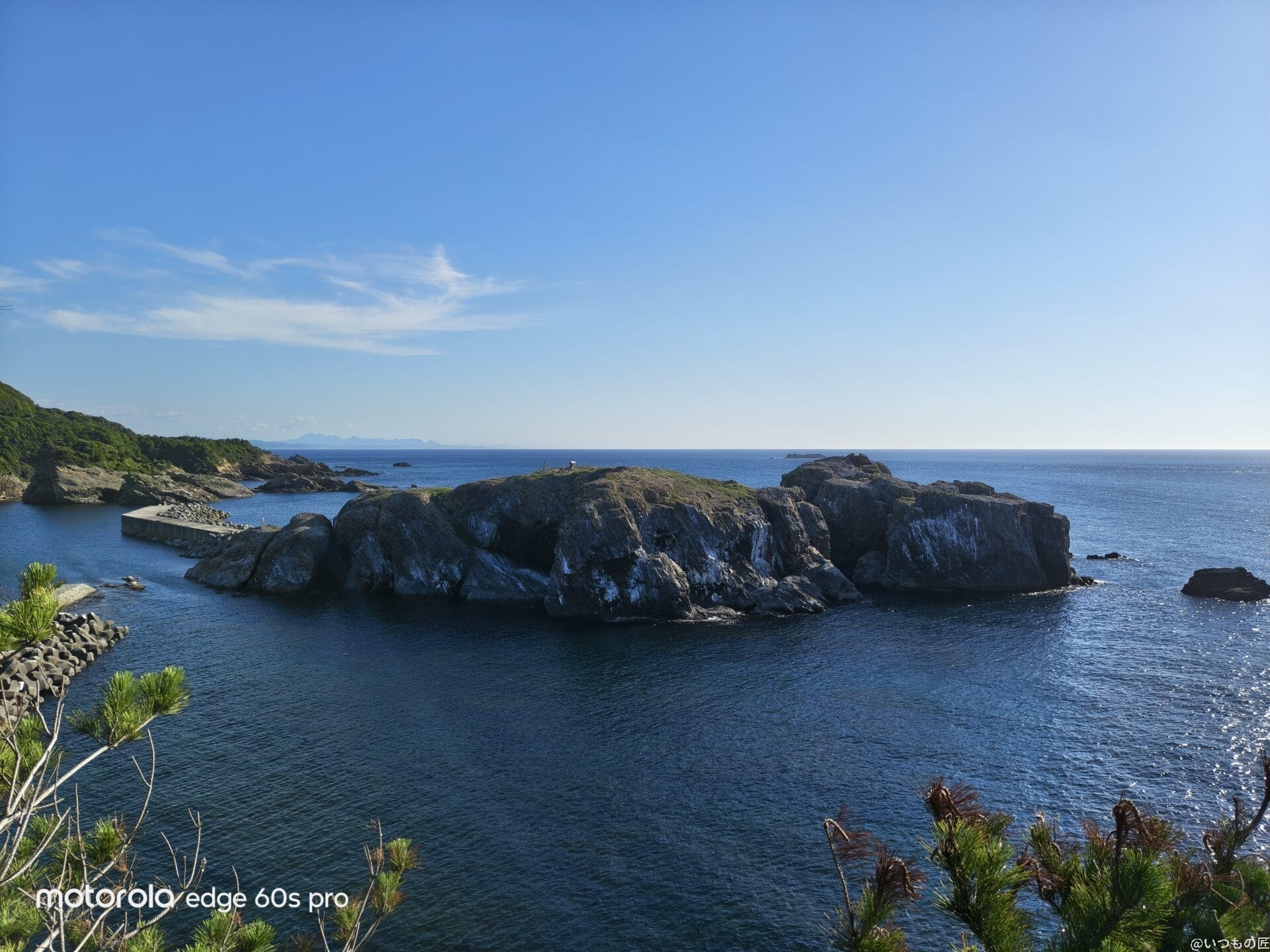 motorola edge 60s pro カメラ
岸壁から見える海