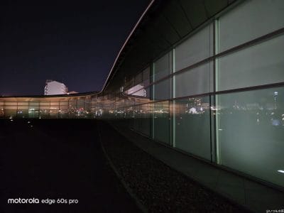 ガラス張りの建物内部 | モバイル比較レビュー.jp motorola edge 60s pro カメラ ガラス張りの建物内部