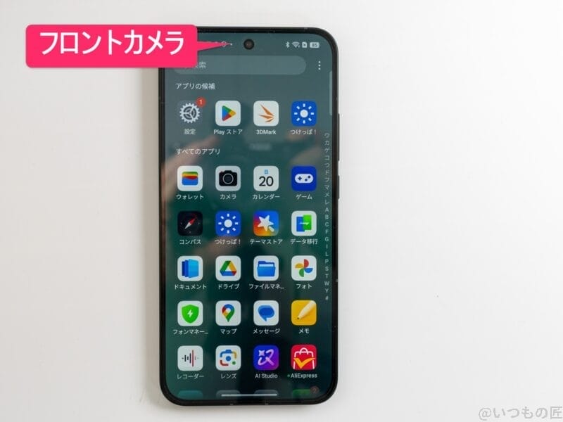 OPPO Reno14 5G カメラ ディスプレイが見える状態で机の上に置かれたReno14 5G
