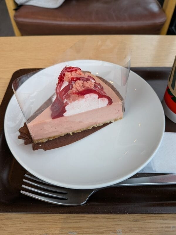 ケーキ&コーヒーのセット | モバイル比較レビュー.jp Google Pixel 9a レビュー ケーキ&コーヒーのセット