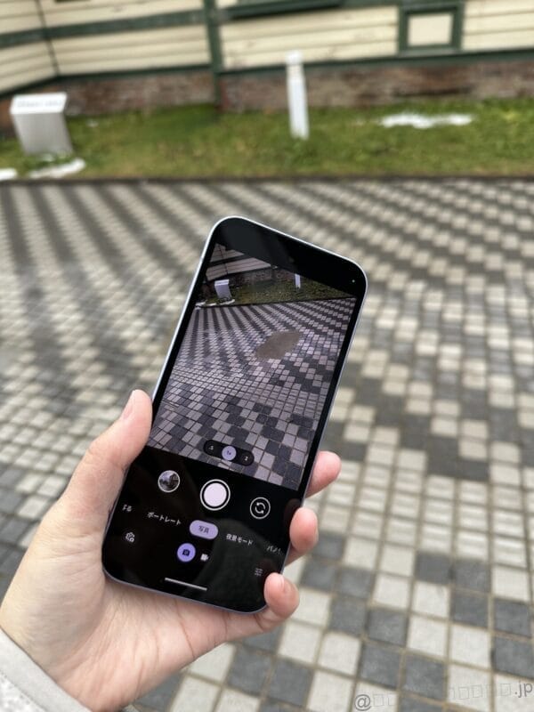 google pixel 9a 屋外でのディスプレイの明るさ | モバイル比較レビュー.jp Google Pixel 9a レビュー Google Pixel 9a 屋外でのディスプレイの明るさ