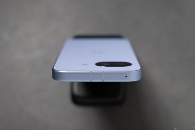 google pixel 9a カメラの出っ張り | モバイル比較レビュー.jp Google Pixel 9a レビュー Google Pixel 9a カメラの出っ張り