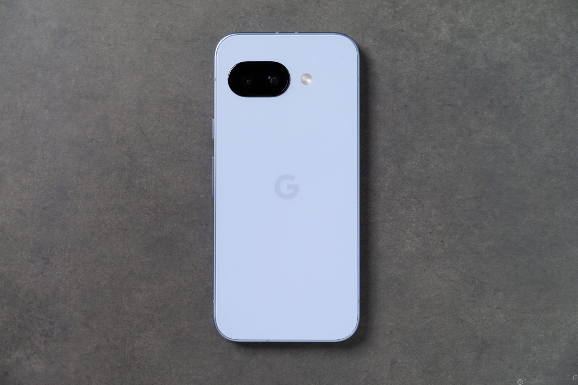 google pixel 9a のデザインイメージ | モバイル比較レビュー.jp Google Pixel 9a レビュー Google Pixel 9a のデザインイメージ