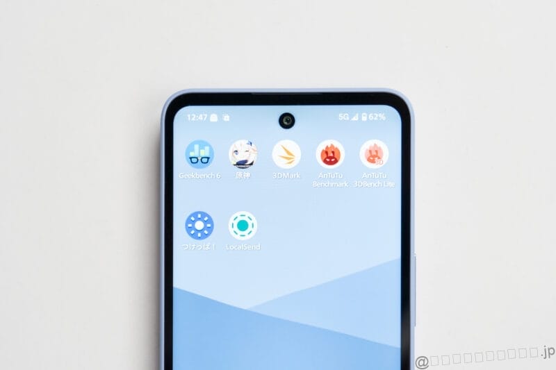 AQUOS wish5 レビュー
AQUOS wish5のパンチホール型のインカメラ部